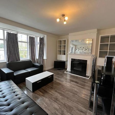 סאטון Bright And Spacious 2 Bedroom Apartment מראה חיצוני תמונה