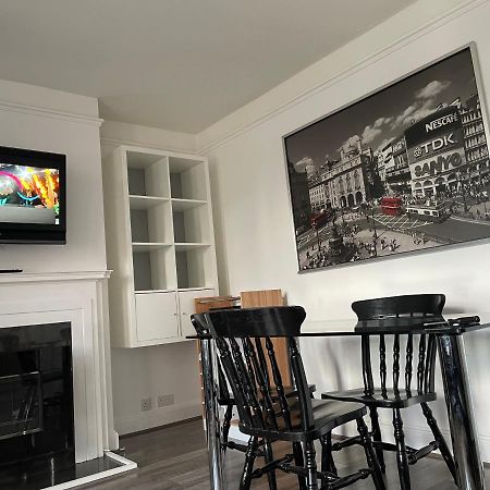 סאטון Bright And Spacious 2 Bedroom Apartment מראה חיצוני תמונה