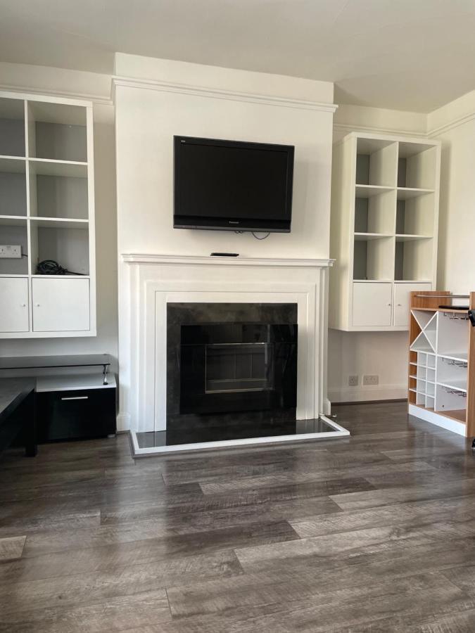 סאטון Bright And Spacious 2 Bedroom Apartment מראה חיצוני תמונה